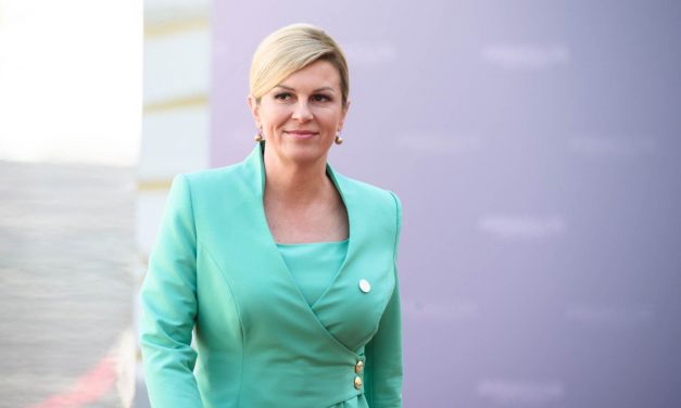 Nosi li Kolinda periku