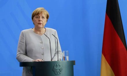 Angela Merkel se trese