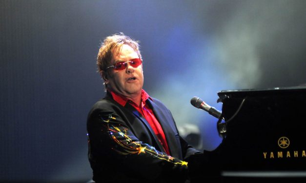 Elton John prima počasti sa svih strana