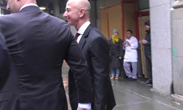 Jeff Bezos u javnosti predstavio dosadašnju ljubavnicu